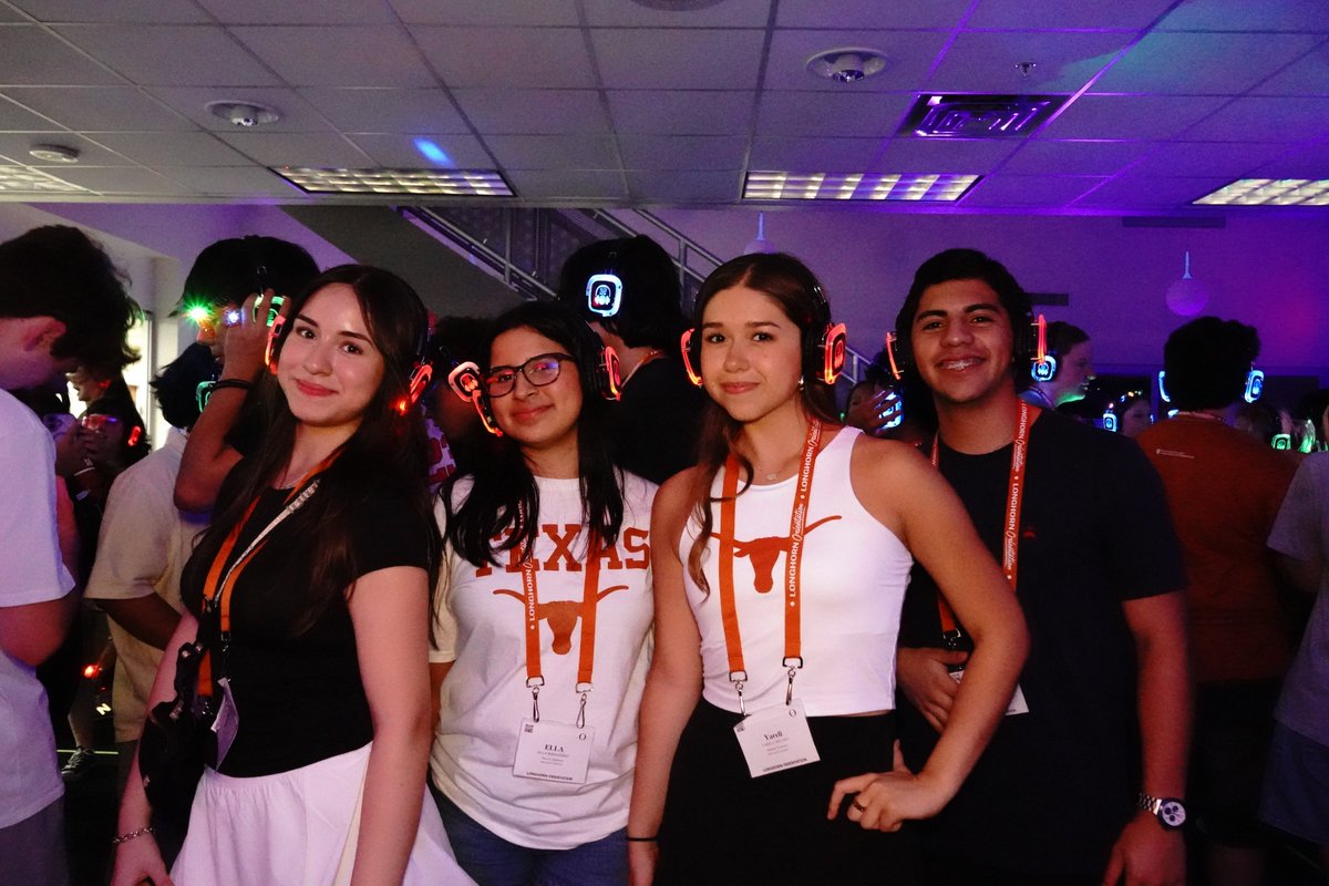 UTorientation's tweet image. Still reminiscing on these fun memories 🤘View Longhorn Orientation session 2 highlights on our Facebook page! facebook.com/utorientation