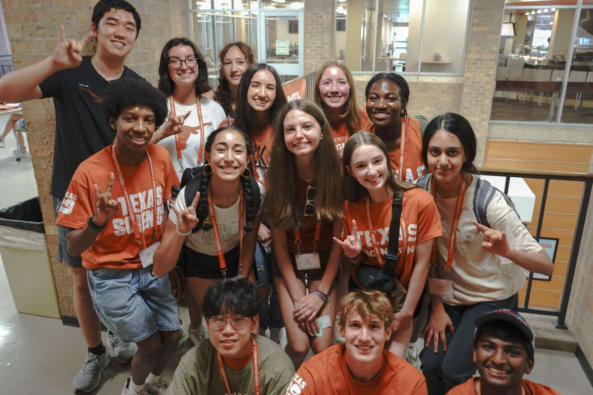 UTorientation's tweet image. Still reminiscing on these fun memories 🤘View Longhorn Orientation session 2 highlights on our Facebook page! facebook.com/utorientation