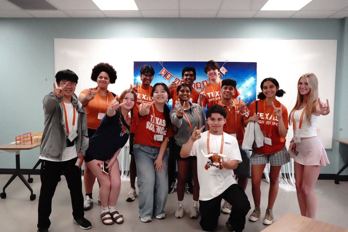 UTorientation's tweet image. Still reminiscing on these fun memories 🤘View Longhorn Orientation session 2 highlights on our Facebook page! facebook.com/utorientation