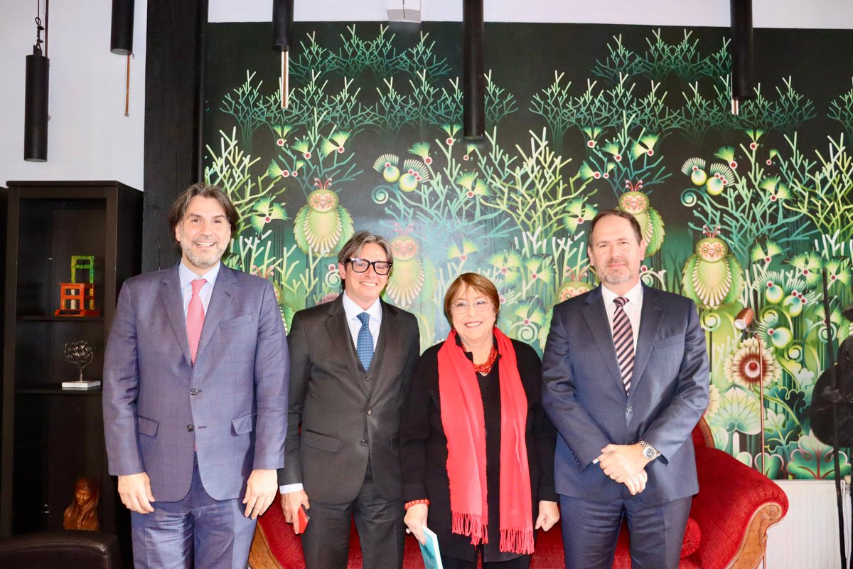 CAF (@agendacaf) on Twitter photo Nuestro vicepresidente de Programación Estrategica, <a href="/chrisasinelli/">Christian Asinelli</a>, se reunió con la ex presidenta de Chile, Michelle Bachelet <a href="/mbachelet/">Michelle Bachelet</a>, para abordar los principales desafíos del desarrollo en América Latina.
En el encuentro, que contó con la participación de <a href="/acardenassosa/">Angel Cardenas Sosa</a>, Nuestro vicepresidente de Programación Estrategica, <a href="/chrisasinelli/">Christian Asinelli</a>, se reunió con la ex presidenta de Chile, Michelle Bachelet <a href="/mbachelet/">Michelle Bachelet</a>, para abordar los principales desafíos del desarrollo en América Latina.
En el encuentro, que contó con la participación de <a href="/acardenassosa/">Angel Cardenas Sosa</a>,