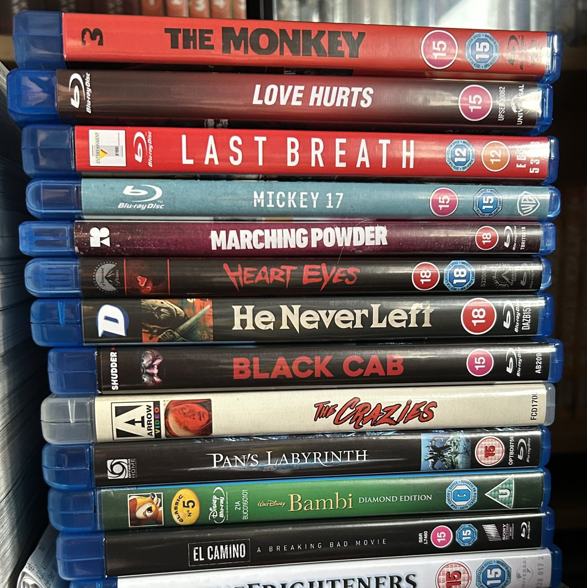 LukeRW1995's tweet image. I love going shopping in London, always come back in a great mood 🥳🥳 #forbiddenplanet @ForbiddenPlanet #foyles @Foyles #fopp @FOPPofficial #manga #bluray