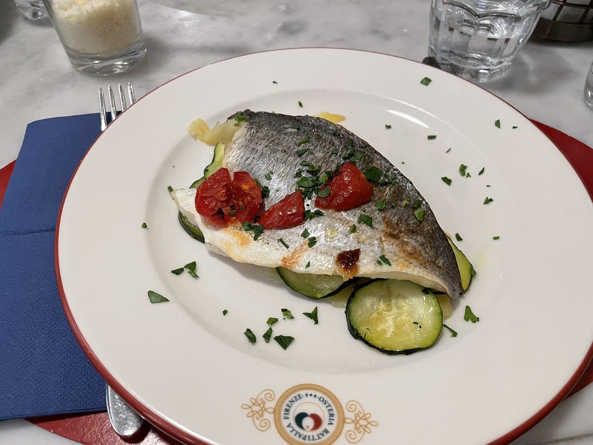 今日はポストしていなかったので、寝る前に💤
大変な1日だったけど昼食は美味しかったよ、鯛の下にジャガイモとズッキーニ😋

今日30000歩ぐらい歩いているかと思ったけど、万歩計みたら23000歩だった。

明日はいよいよヴェルナとアッシジ観光にいってきます