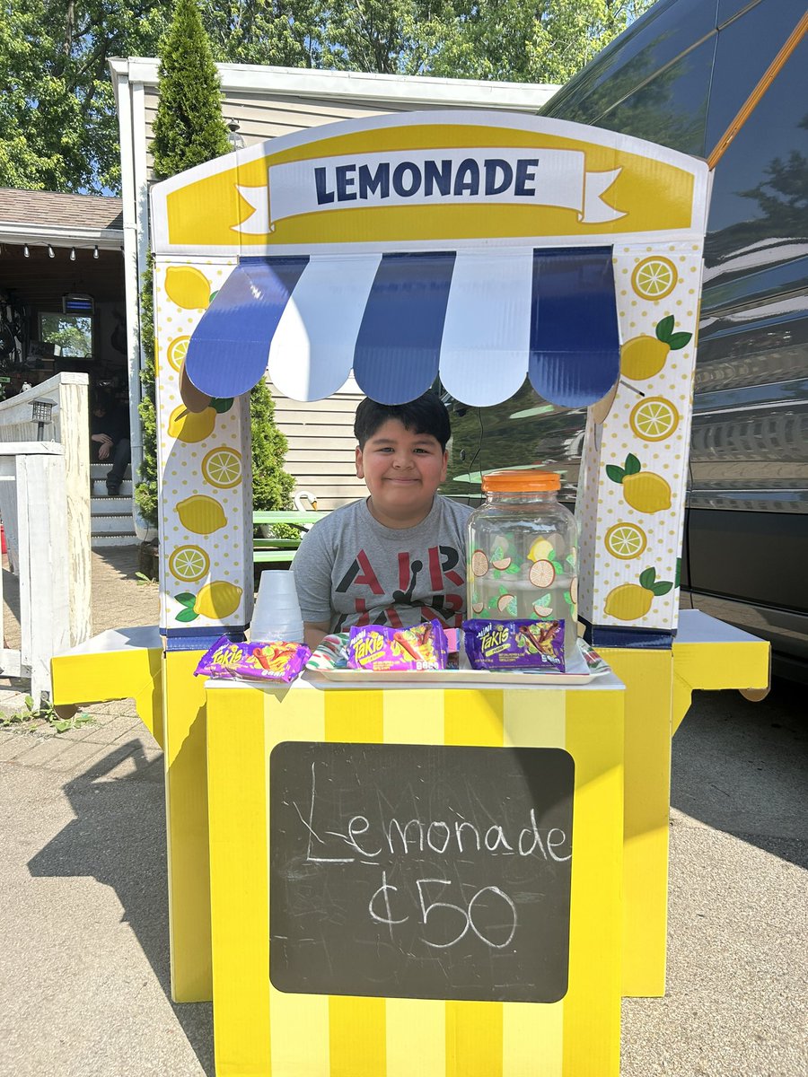 Went to support my student’s small business today! I love his entrepreneurship! Best lemonade in town 🍋🤗❤️ <a href="/D59Rupley/">Rupley Elementary</a>