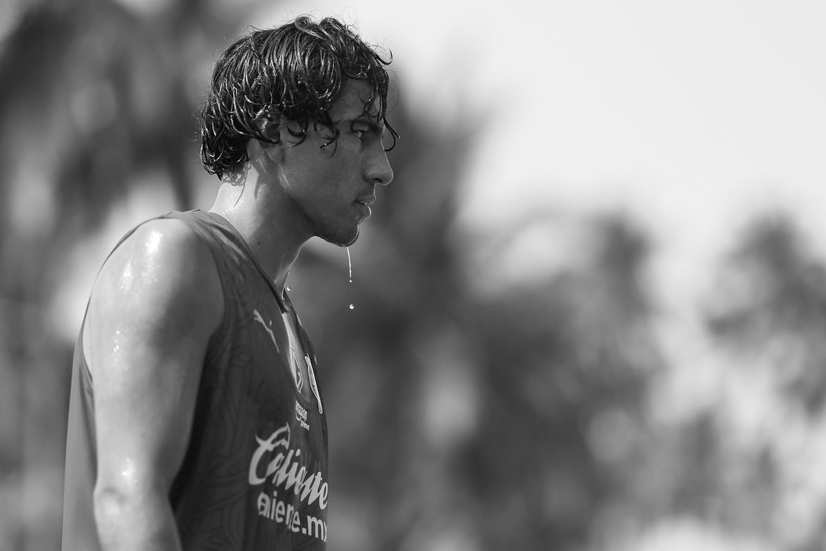 Chivas's tweet image. Hola, ChivaHermanos 🫶🏻

¿De qué Rojiblanco les gustaría ver una 📸?