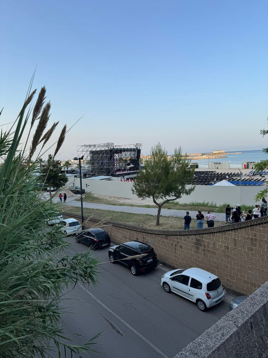 Prova prova,IL MOLISE ESISTE. 
Ci vediamo domani <a href="/AmorosoOF/">Alessandra Amoroso</a> 😍