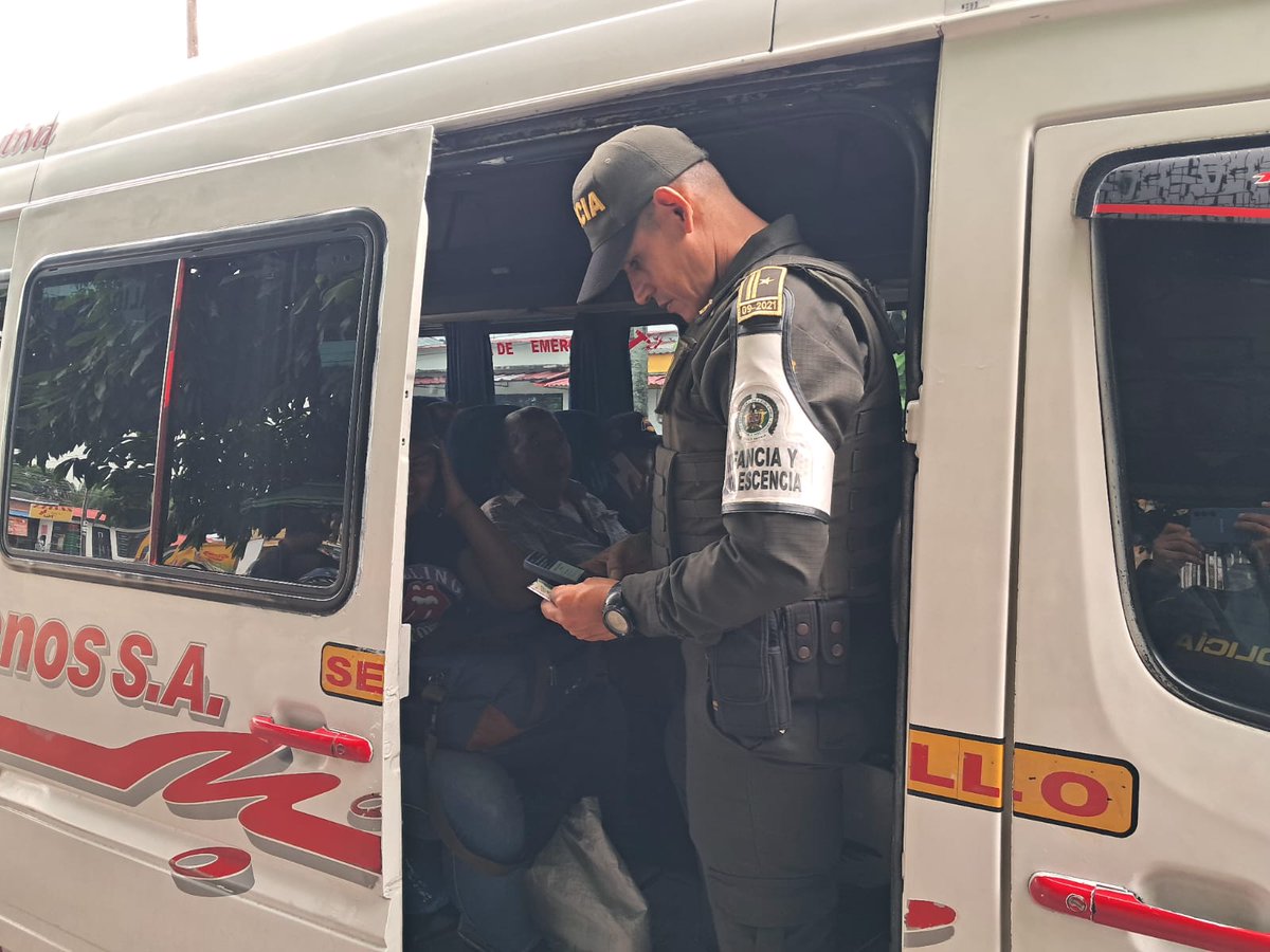 PoliciaMeta's tweet photo. 📍#SanMartín | A través de la Estrategia #PAIS y el programa #AbreTusOjos, se desarrolla planes de prevención contra el reclutamiento forzado y situaciones delictivas que atente contra los derechos de nuestros niños, niñas y adolescentes.
#JuntosPorLaNiñez 👦🏻👧🏽 https://t.co/JgbJ0Q9jAW