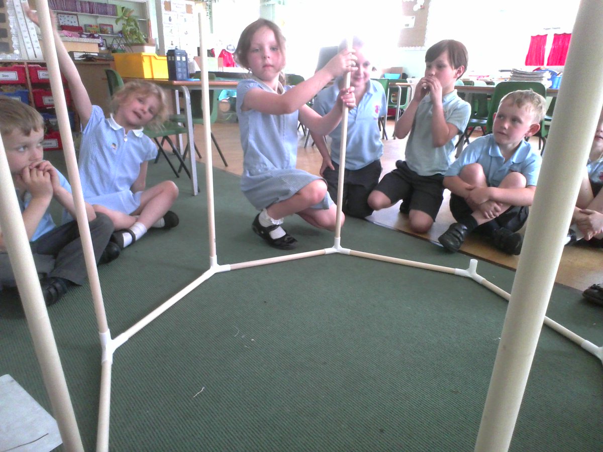 AppleySaintsCE's tweet photo. #ABASY1 #ABASEng #ABASEng #ABASDt #ABASMaths @WN6_Mums @lancsliteracy @FriendsPrimary @CidariEducation
Our brilliant Year 1 English stars carefully followed instructions to build a fantastic octagon den! 🤩 So much fun putting our reading skills to the text! https://t.co/lnwT64ioqG