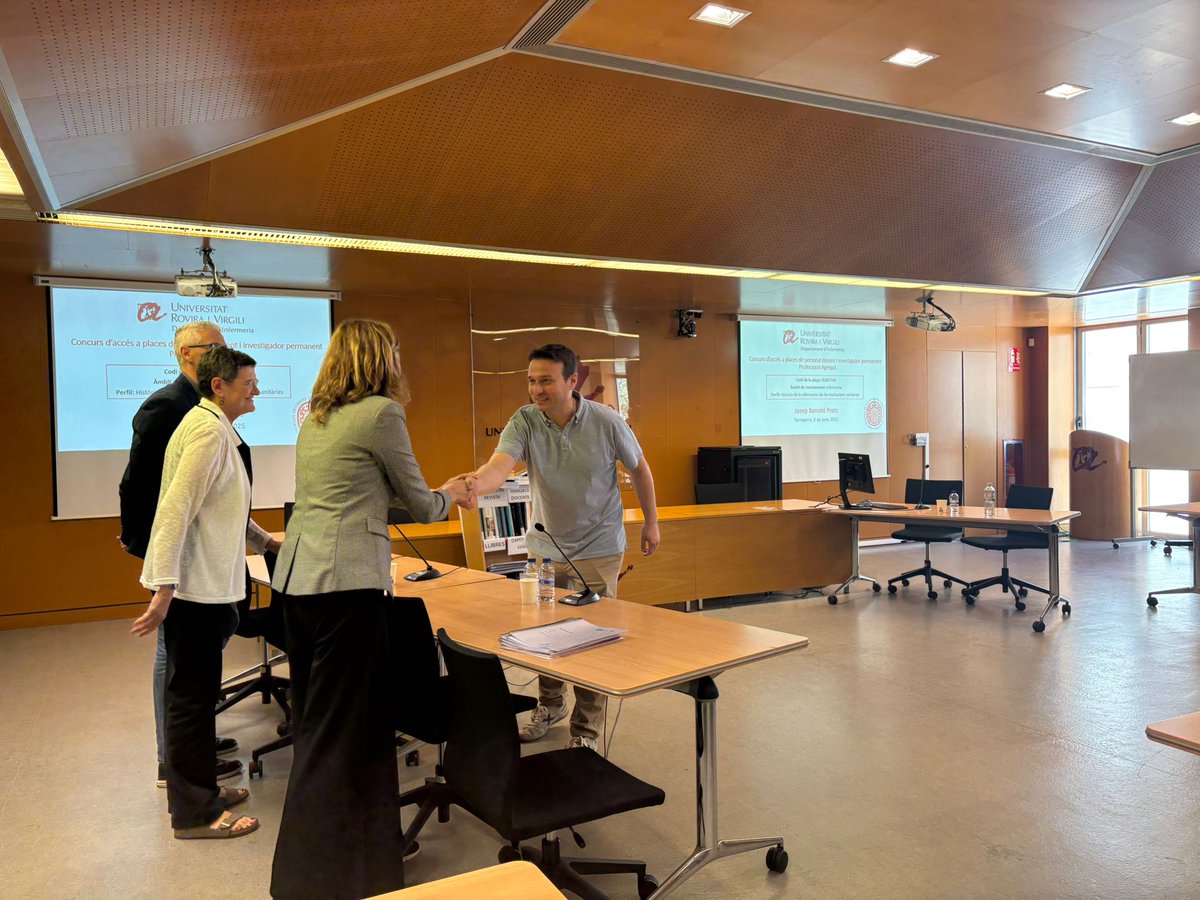 jbarceloprats's tweet image. Avui he superat el concurs per accedir a una plaça de professor agregat al Departament d&apos;Infermeria de la @universitatURV. Molt agraït a totes les persones que m&apos;han acompanyat durant l&apos;acte de defensa i feliç per haver aconseguit l&apos;objectiu.