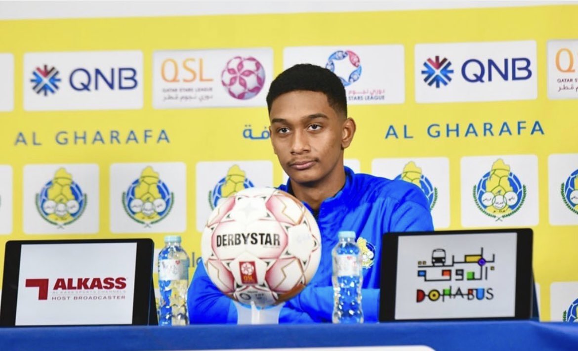 للحين مستغرب من قرار عبدالله سر الختم ، بدأ يحصل على فرصته كامله لدرجة انه تم استدعاءه للمنتخب وكان يشارك بصفه أساسيه مع الفريق وتحصّل على لقب اغلى البطولات وفوق هذا العرض اللي قدموله ادارة #الغرافه كان نفس عرض #الريان تقريباً !

على العموم مانقول غير الله يوفقك في مشوارك
💛💙