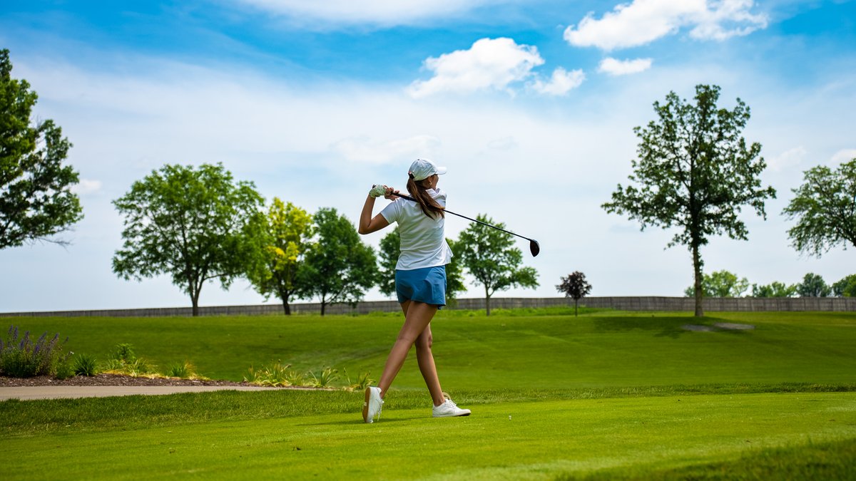 A big thank you to everyone who contributed to the women's golf program at the fundraiser during the Drake Golf Classic this week! We had a great time with our fellow Bulldogs and great supporters!

#DSMHometownTeam
