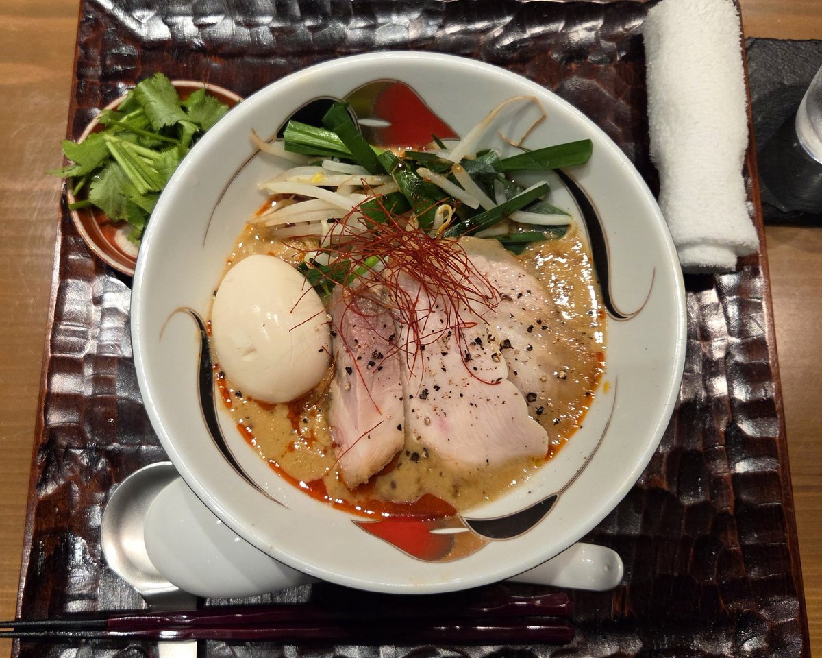 饗 くろ㐂 @浅草橋
(東京都 台東区)
・濃厚あさり味噌そば
　・味玉
　・パクチー
・ビール
　・名物焼売 2個

水とあさり出汁の｢食べるスープ｣…旨味たっぷりです😊
ご馳走様でした☺
