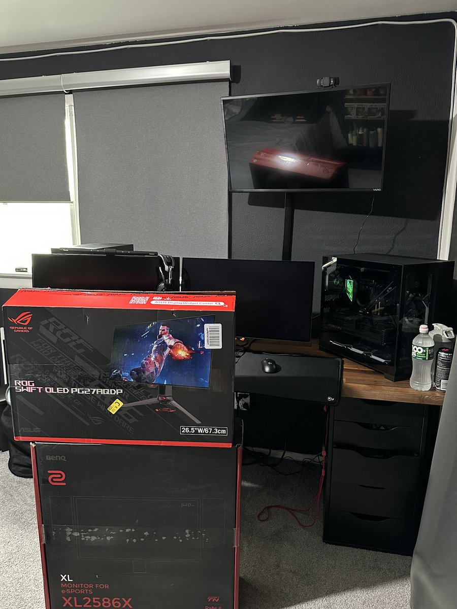 540hz Tn 
Or
480hz OLED