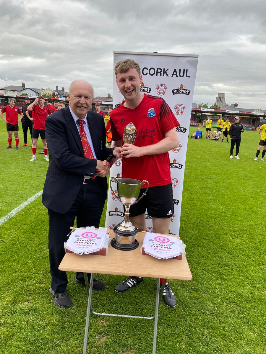 The <a href="/garrytrophies/">Garry McCarthy</a> sponsored man of the match <a href="/CFCBanteer/">CFC Banteer</a> Barry Murphy with Martin Conlon
