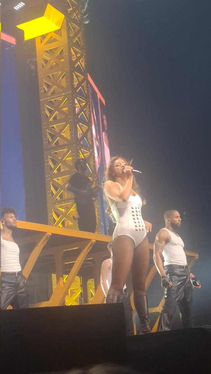 TATE MCRAE MY MOTHERRRR #MissPossessiveTourLodz