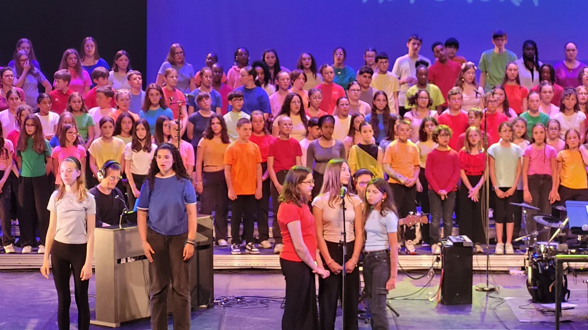 Superbe spectacle des Chorales scolaires ce soir à <a href="/Equinoxe36/">Équinoxe – Scène nationale de Châteauroux</a> <a href="/Chateauroux36/">Châteauroux Métropole</a> 
Un grand bravo à tous nos élèves choristes du collège <a href="/LaFayette036/">Collège La Fayette - Châteauroux</a> <a href="/ac_orleanstours/">Académie d'Orléans-Tours</a> et leur professeur d'éducation musicale !