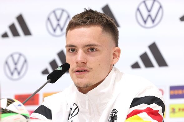 sachatavolieri's tweet image. 💰 The offer that convinced Bayer 04’s : €133M. Now it’s about last details and exchanging last documents. Wirtz will play his game with Germany and be after that able to join England for medicals. #LFC