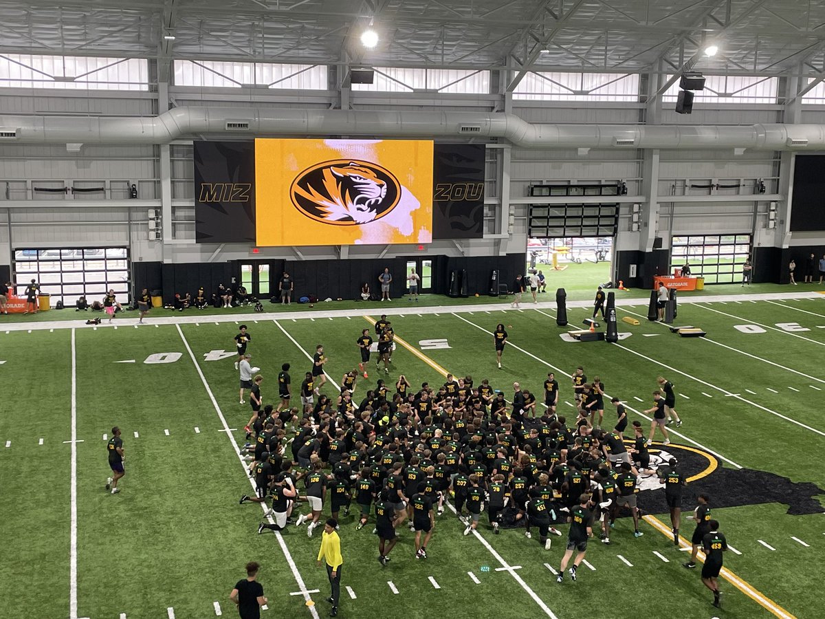 landonduke2029's tweet photo. Thank you to @MizzouFootball for putting on a great camp yesterday. Staying focused and putting the work in to improve.#elitemade
@JPRockMO @GatewayGrid @MidRecruiting @NationHolt @sixstarfootball @QBHitList @GSV_STL @PrepRedzoneMO https://t.co/E2Mg2l5v7R