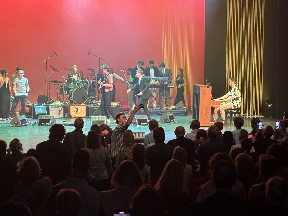 Wat een fantastische vanavond weer tijdens de Linge Award Lingecollege in Schouwburg &amp; Filmtheater Agnietenhof! “Great Balls On Fire” ging er met de winst vandoor. Top georganiseerd, ruimte voor talent!