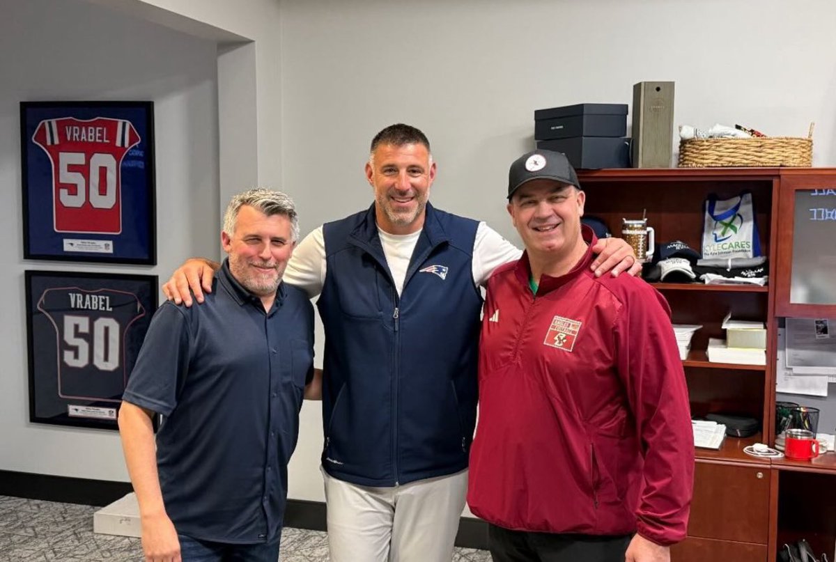 WEEI (@weei) on Twitter photo Mike Vrabel hopped on The Bill O’Brien Podcast with <a href="/meatstweets/">Jon Meterparel</a> this week, and made sure his tight end stats were properly accounted for 😂
It’s an awesome conversation between longtime friends to get you through the weekend! 💪
🎧: podcasts.apple.com/us/podcast/the… Mike Vrabel hopped on The Bill O’Brien Podcast with <a href="/meatstweets/">Jon Meterparel</a> this week, and made sure his tight end stats were properly accounted for 😂
It’s an awesome conversation between longtime friends to get you through the weekend! 💪
🎧: podcasts.apple.com/us/podcast/the…