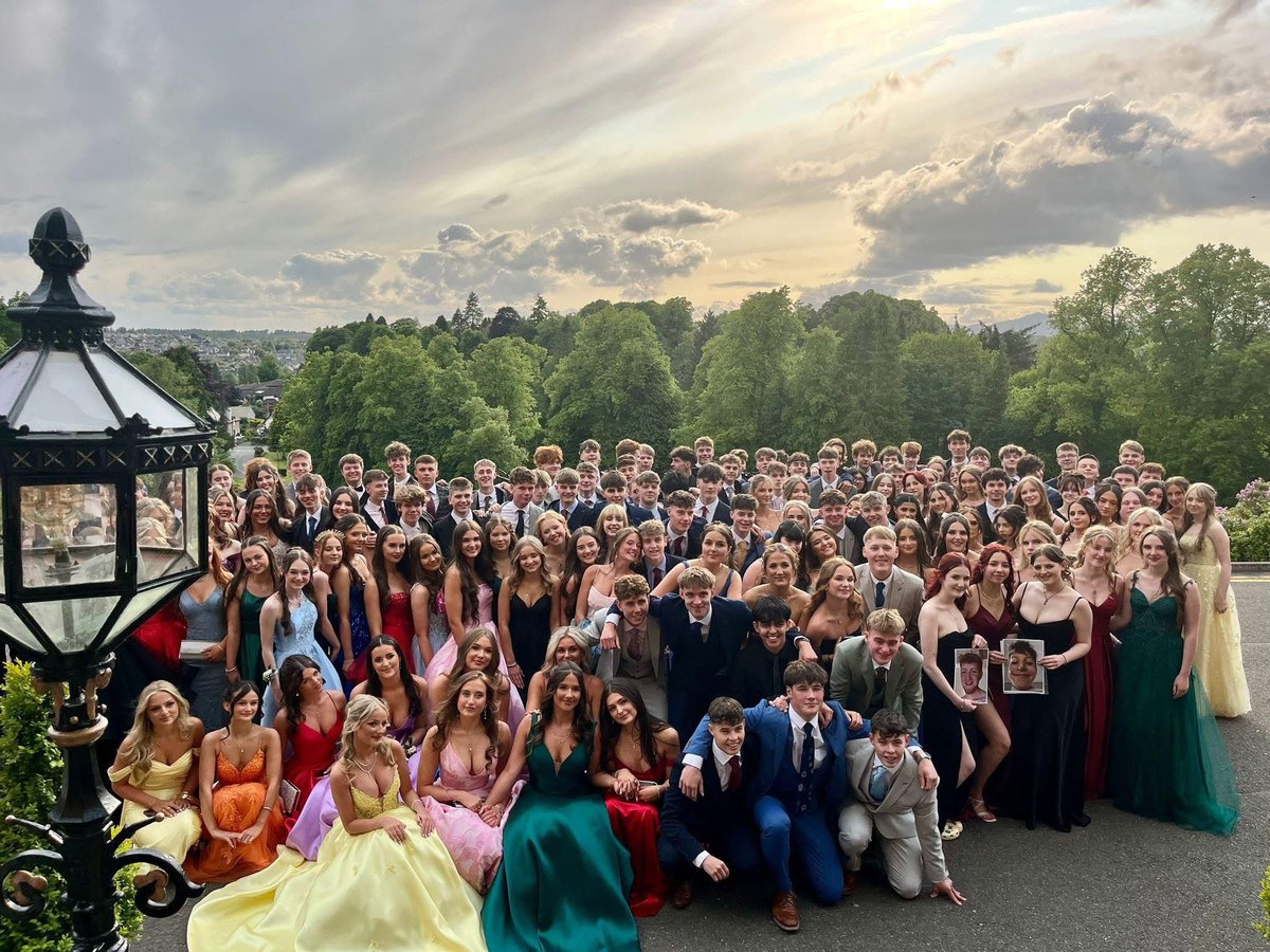 Fun time had by all as the class of 2025 made their final exit from dunblane high at their prom at Dunblane Hydro.Excellent night with staff and pupils celebrating together.
