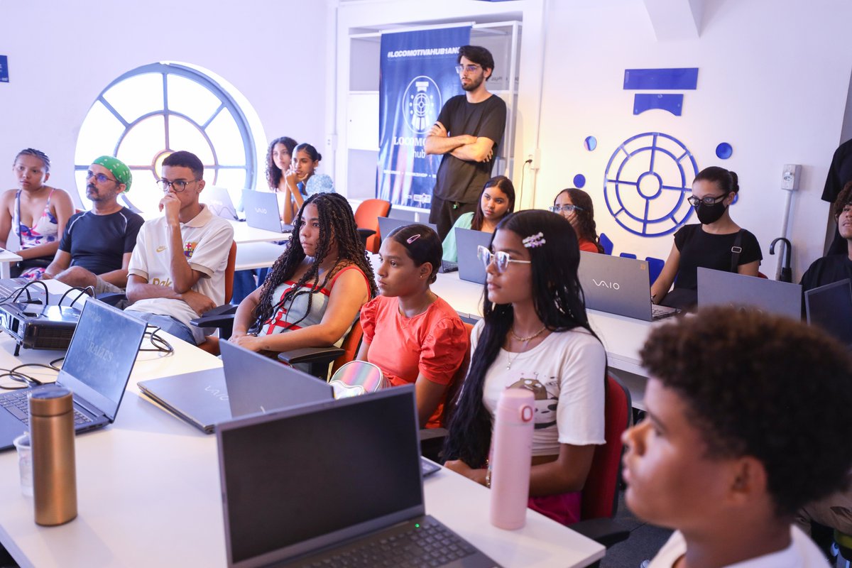 GovernoMA's tweet image. ✅️ #GovernoMA, por meio da #Secti, promoveu no Locomotiva Hub oficina gratuita para alunos do ensino médio sobre ferramentas de inteligência artificial.

👉 Aproximando nossos estudantes do universo da tecnologia .

#Inovação #EducaçãoMA #Maranhão