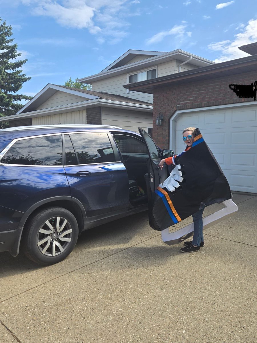 Lauren Hunter (@hunterathome) on Twitter photo Took a vacation to Pigeon Lake this weekend….
…But it’s #Oilers game day….
So yeah, I brought the lucky hockey skate costume 😅 #roadtrip
<a href="/EdmontonOilers/">Edmonton Oilers</a> Took a vacation to Pigeon Lake this weekend….
…But it’s #Oilers game day….
So yeah, I brought the lucky hockey skate costume 😅 #roadtrip
<a href="/EdmontonOilers/">Edmonton Oilers</a>