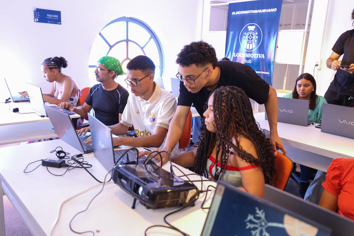 GovernoMA's tweet image. ✅️ #GovernoMA, por meio da #Secti, promoveu no Locomotiva Hub oficina gratuita para alunos do ensino médio sobre ferramentas de inteligência artificial.

👉 Aproximando nossos estudantes do universo da tecnologia .

#Inovação #EducaçãoMA #Maranhão