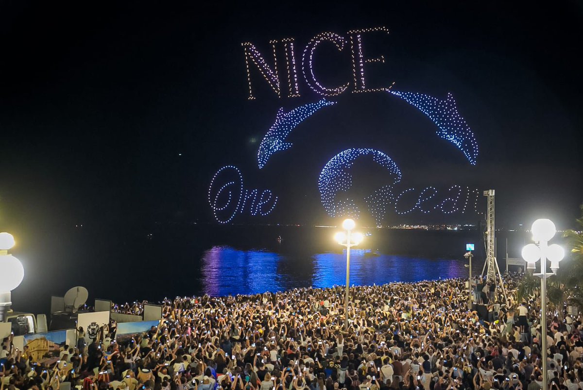 Le ciel de Nice brille aux couleurs de l’océan ! Un ballet inédit de 2 025 drones illumine notre Méditerranée, et Nice décroche un record d’Europe, sous les yeux des Niçois et du monde entier ! #UNOC3