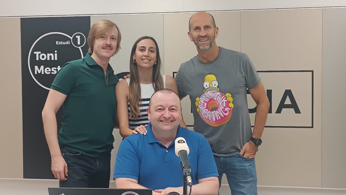 🗣️ Comença la tertúlia de #LíniaDeFons amb <a href="/sanchoder/">Luis Sancho de Rosa</a>, <a href="/paulalerinm/">Paula Lerín</a> i <a href="/jcvalldecabres/">JUAN CARLOS</a>.

🎙️ <a href="/ximotamarit/">Joaquín 🇪🇸</a>
 
🎧 Segueix-la en directe ací 👇 

▶️ web.apunt.es/RàdioEnDirecte