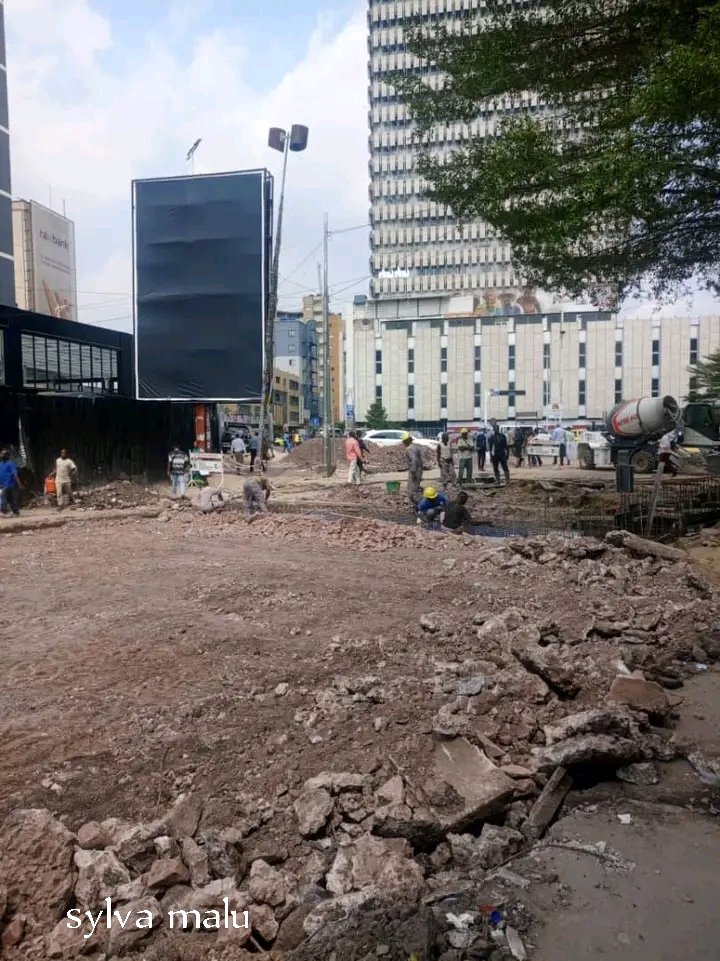 Josue Lutumbatony (@jlutumbatony) on Twitter photo đšââŒïžGOMBE AVENUE : ĂQUATEUR
â les travaux de rĂ©habilitation de lâavenue Ăquateur dans la commune de Gombe, dans le nord de Kinshasa, capitale de la RĂ©publique dĂ©mocratique du Congo, ont atteint lâĂ©tape de lâĂ©mulsion de la couche de roulement en bĂ©tonâïžâïžâïž
Kin ezo bonga đšââŒïžGOMBE AVENUE : ĂQUATEUR
â les travaux de rĂ©habilitation de lâavenue Ăquateur dans la commune de Gombe, dans le nord de Kinshasa, capitale de la RĂ©publique dĂ©mocratique du Congo, ont atteint lâĂ©tape de lâĂ©mulsion de la couche de roulement en bĂ©tonâïžâïžâïž
Kin ezo bonga
