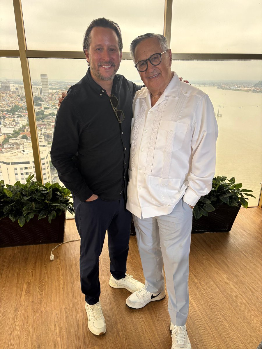 CSEBeisbol's tweet photo. Grandes noticias para el béisbol azul! 💥⚾
Nuestro presidente @JA_Espinel sostuvo una reunión clave con nuestro invitado de honor, el Sr. Jaime Jarrin, leyenda de los @Dodgers. 
Además de ser testigo del reconocimiento que le hizo la @latriecu a la voz oficial de los Dodgers. https://t.co/L3swCRym4q