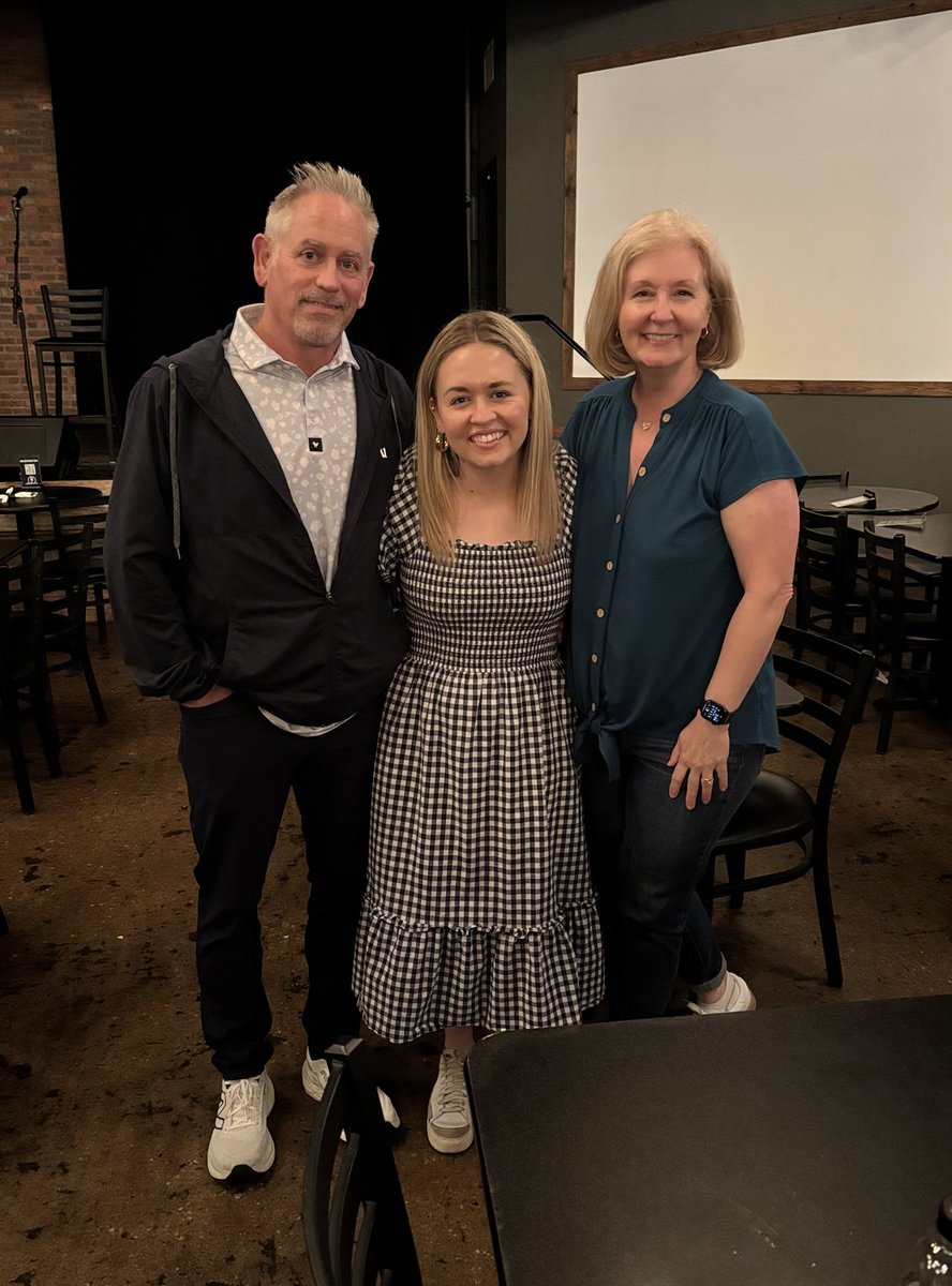 With my 2 fave girls at ⁦<a href="/listeningroom/">Listening Room Cafe</a>⁩
