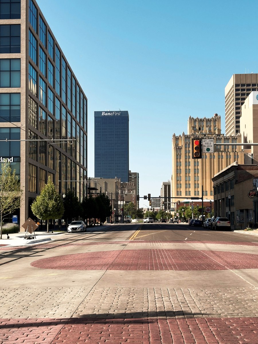 Automobile Alley’s new pole banners are packed with fun historic facts! Next time you're strolling down Broadway, look up and discover the rich past of our iconic district.