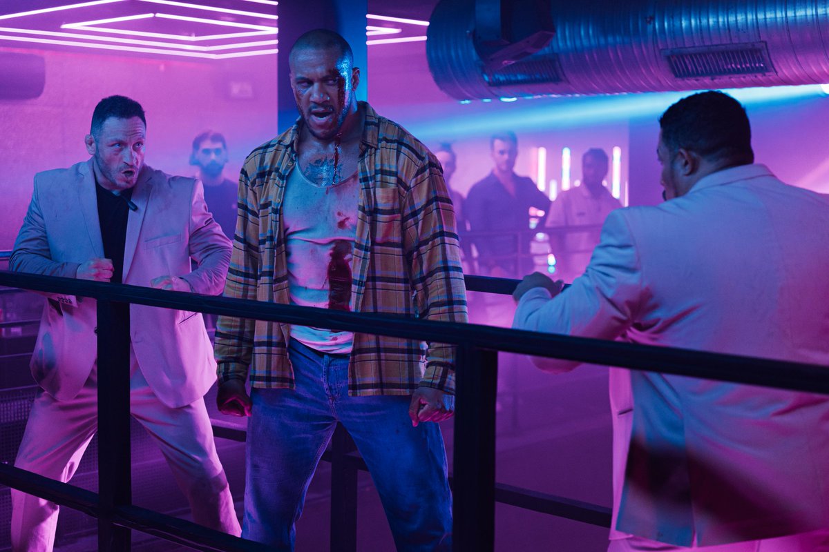 🎬Acabo de ver la película KO recién llegada a Netflix, yo solo solo buscaba entretenimiento y golpes, y la verdad que ha tenido eso y más. Para pasar un buen rato, tiene escenas gore y tiene un rollito a la película de VENGANZA de Liam Neeson.