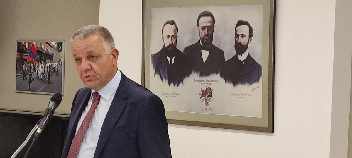 Հայաստանի մէջ Եւրոպական միութեան դեսպանը խօսեցաւ յունահայ հասարակութեան