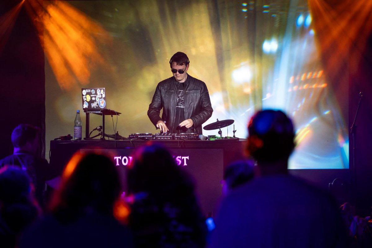 From the new name of Tom Hengst, we're welcoming back an old friend, as Tw3lv3 steps back onto the stage!