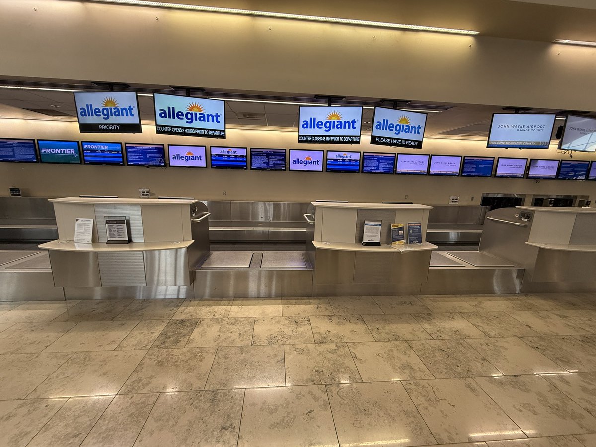 jaycer4's tweet photo. @Allegiant -  how is there no one to check in bags at John Wayne airport?!!! This is embarrassing-  if you need bags allegiant has no idea what to do they don’t even have anyone for the counter. https://t.co/mAkX4bmwi9
