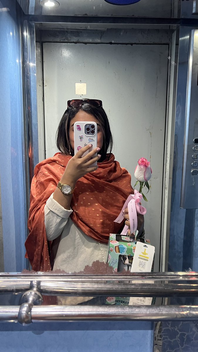 mhdstk83's tweet photo. دیروز همه چی خیلی قشنگ بود کاش هر روز تولد داشتیم🥲♥️ https://t.co/5er3kmUxXG