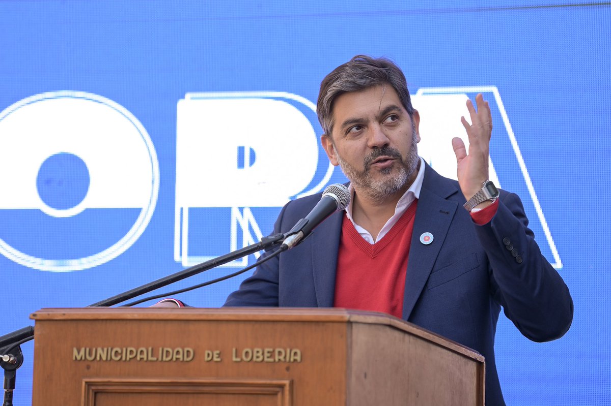 Carli_Bianco's tweet photo. Junto al intendente @Barrenapablok recorrimos las instalaciones: tres aulas, biblioteca, espacio para trabajo colaborativo, sector administrativo y sanitarios. 

En Lobería se dictan a través de #PUENTES diplomaturas y tecnicaturas a cargo de la @UNICEN_Oficial y la @UNLZoficial https://t.co/OzF2gb9oMV