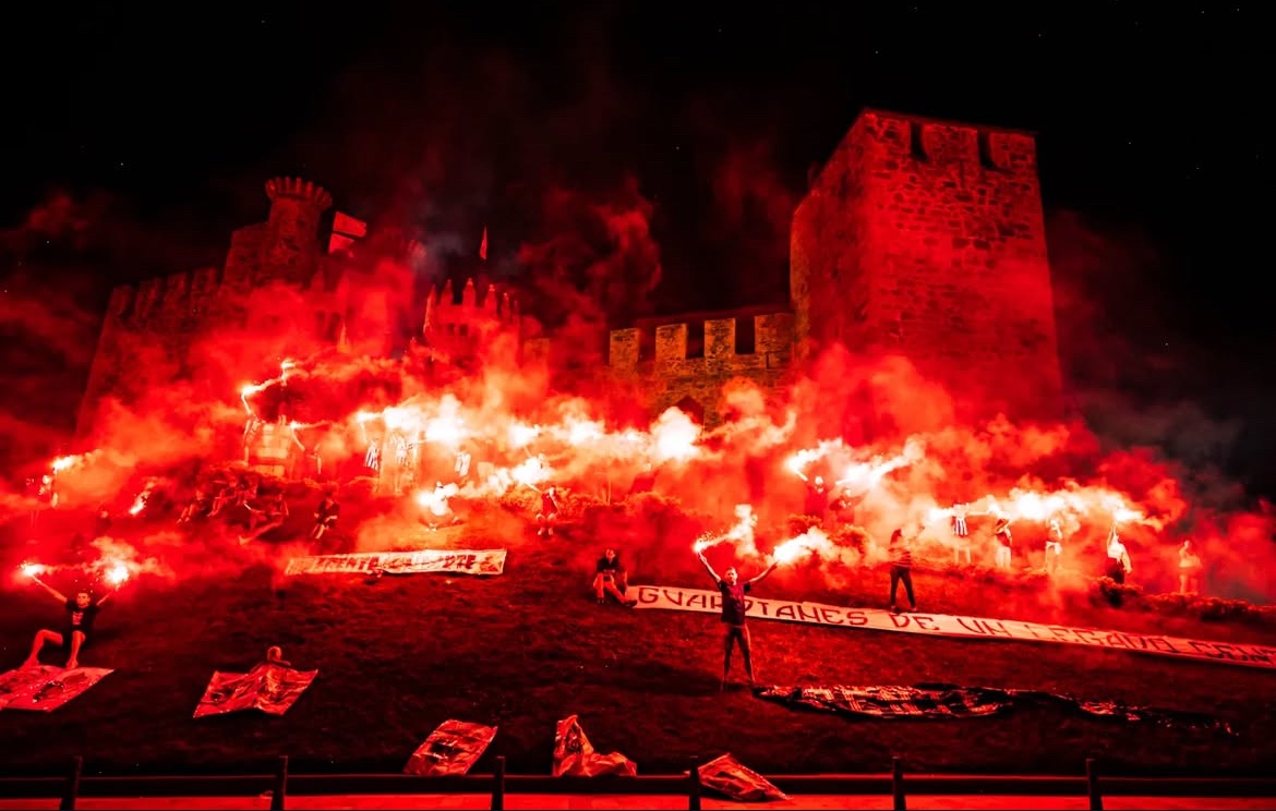 bierzo22's tweet photo. Llegó el día, por lo civil o por lo criminal. TODOS JUNTOS POR EL MISMO DESTINO. Nos vemos desde las 13:30 en la previa. Vamos PON-FE @SDP_1922 https://t.co/xHcJYCGBZK