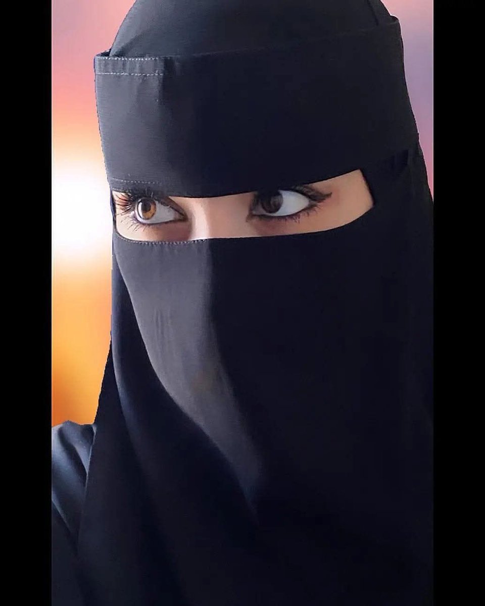 امانه معك لامن كشختي صباح العيد
توقي عن عيون العرب بالدعاء كله
ولا ترسمين الكحل فالعين بالتحديد
ماودي يشوفك واحد مايخاف الله )؛