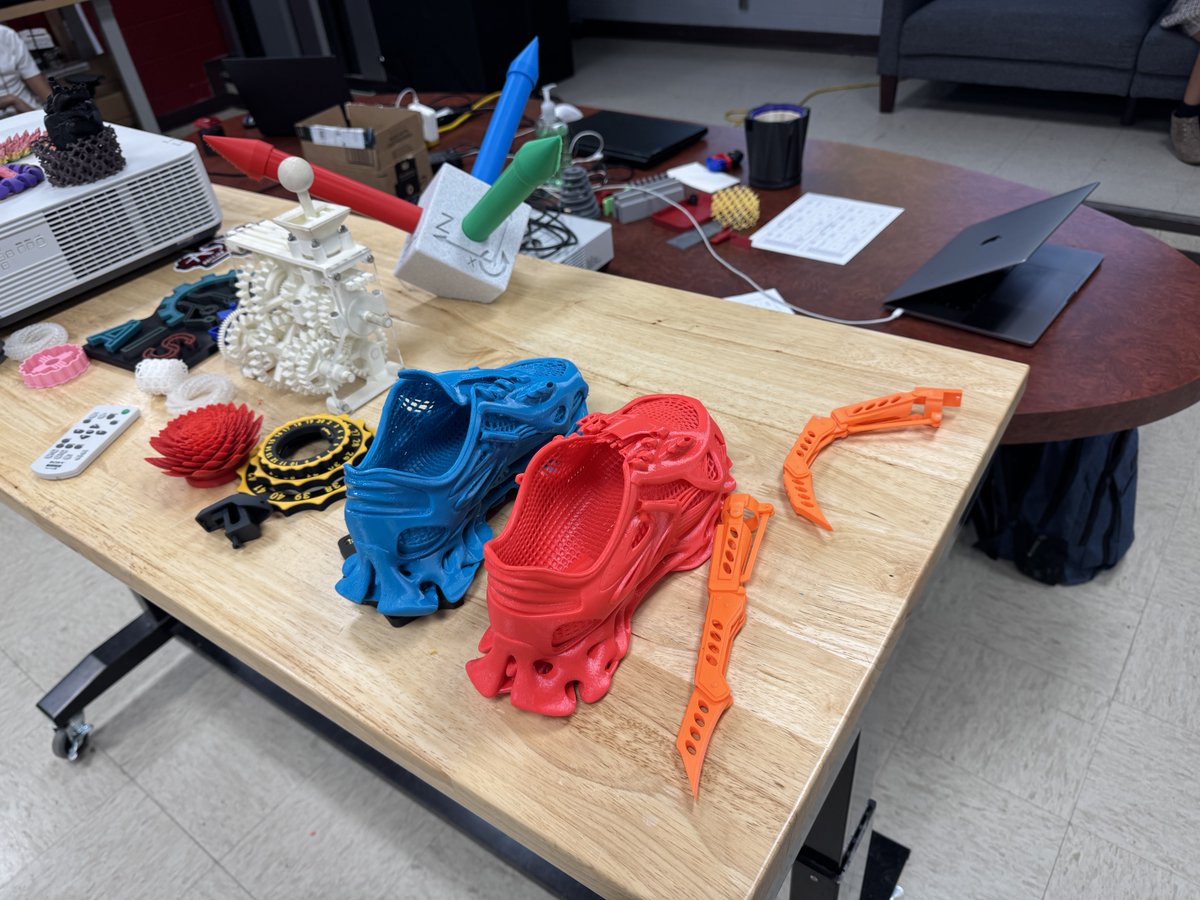 PSLNMState's tweet image. On Day 5 of STEM Mavericks, students explored the world of 3D printing with an engaging tour of NMSU’s AIS shop, where they learned firsthand how this cutting-edge technology is used.@dodcdao @LCPSnet @NMSU_engineer @gadsdenisd_NM