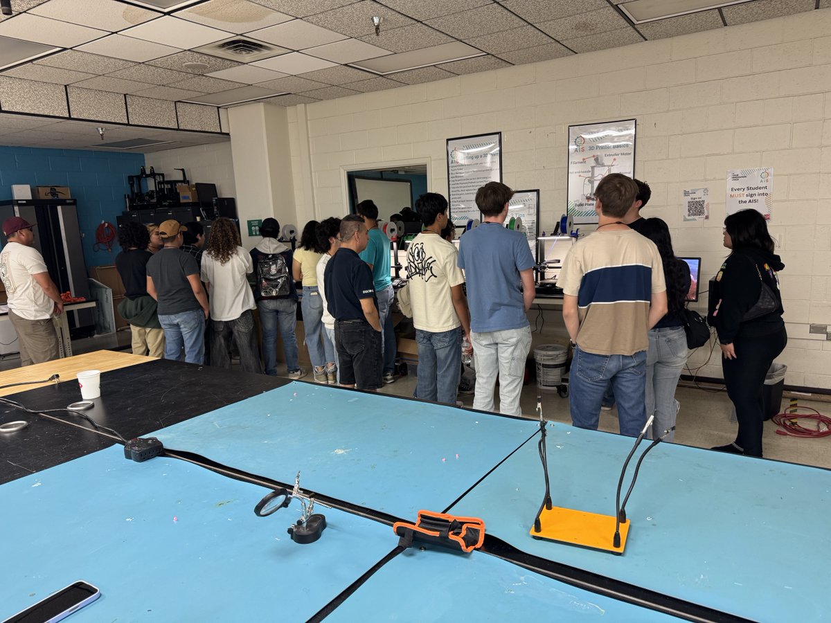 PSLNMState's tweet image. On Day 5 of STEM Mavericks, students explored the world of 3D printing with an engaging tour of NMSU’s AIS shop, where they learned firsthand how this cutting-edge technology is used.@dodcdao @LCPSnet @NMSU_engineer @gadsdenisd_NM