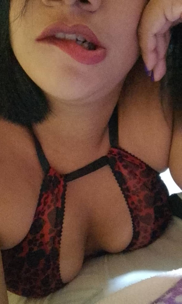 Estoy caliente quieres jugar conmigo🔥😈