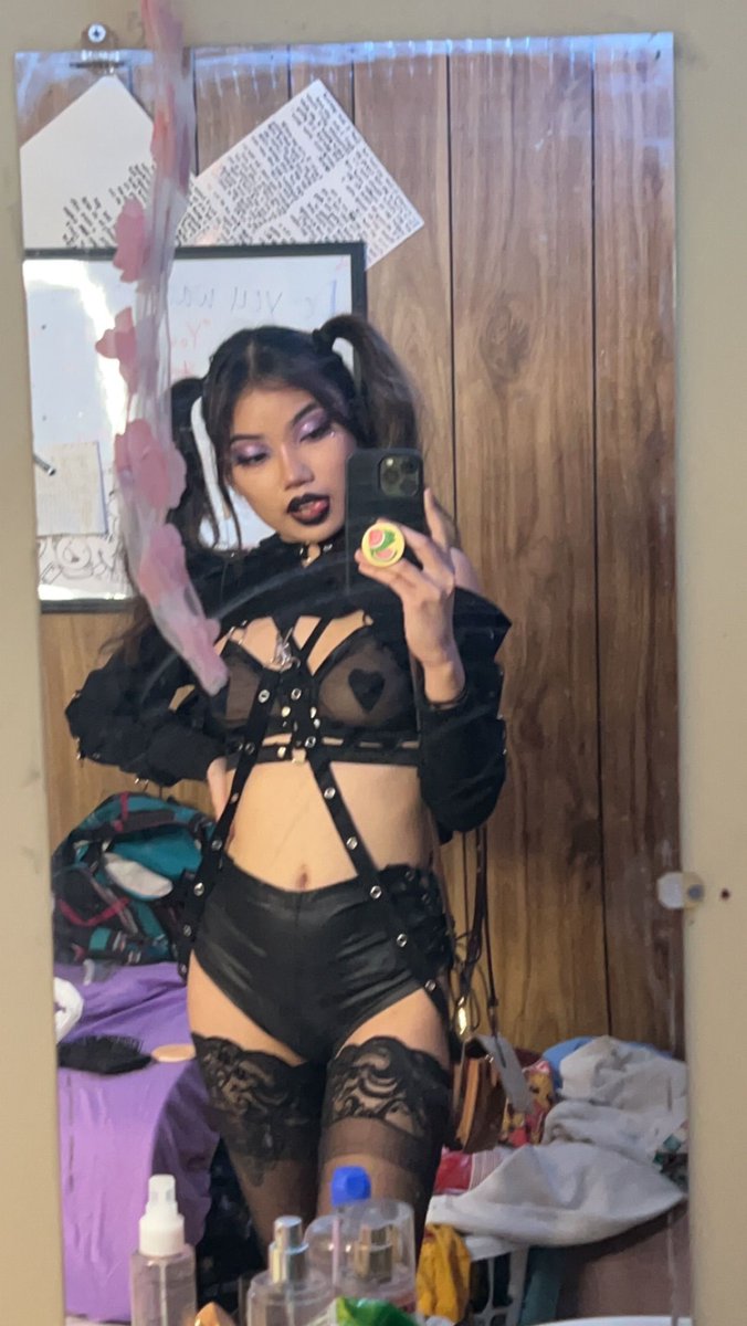 like what you see? ❤️ say hi and I'll send you something in the DMs