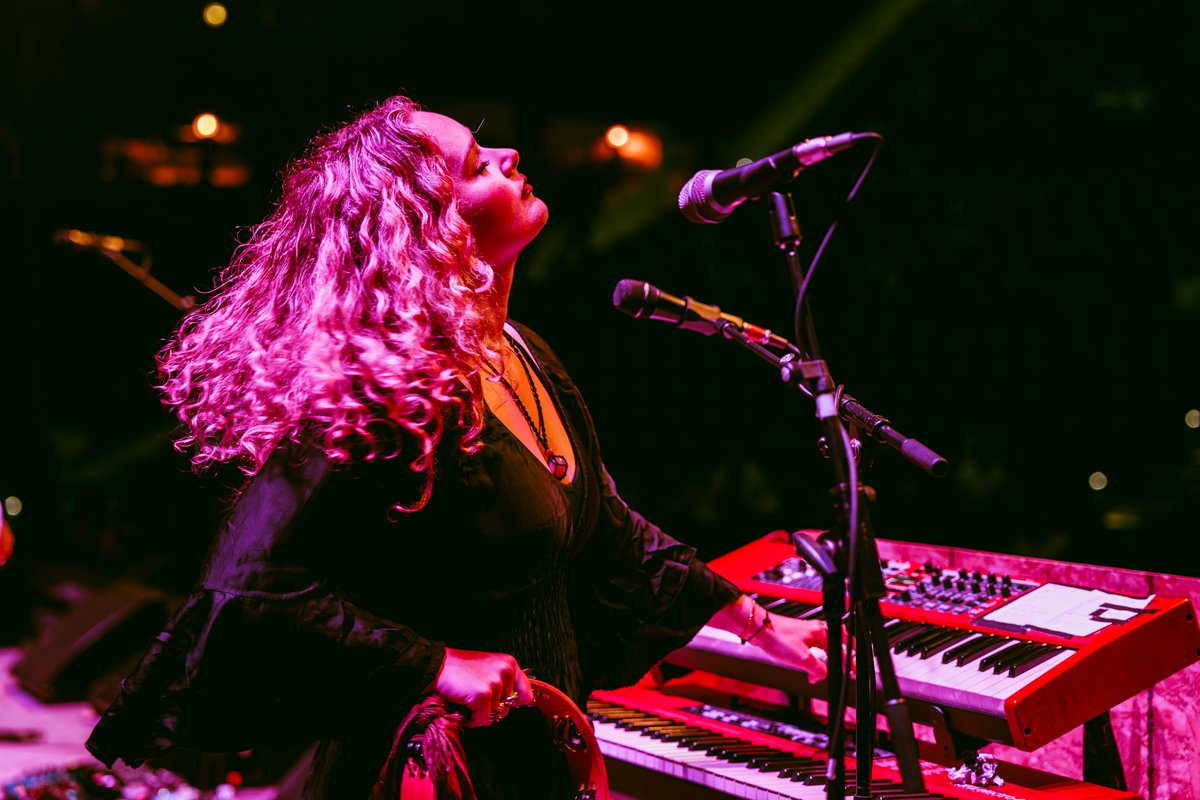 The Heavy Heavy (@theheavyheavyuk) on Twitter photo Austin tonight for a sold out show with <a href="/theblackkeys/">The Black Keys</a> at Moody Amphitheater! π«Ά
πΈ <a href="/thesadpunk_/">Skylar ππ»</a> Austin tonight for a sold out show with <a href="/theblackkeys/">The Black Keys</a> at Moody Amphitheater! π«Ά
πΈ <a href="/thesadpunk_/">Skylar ππ»</a>