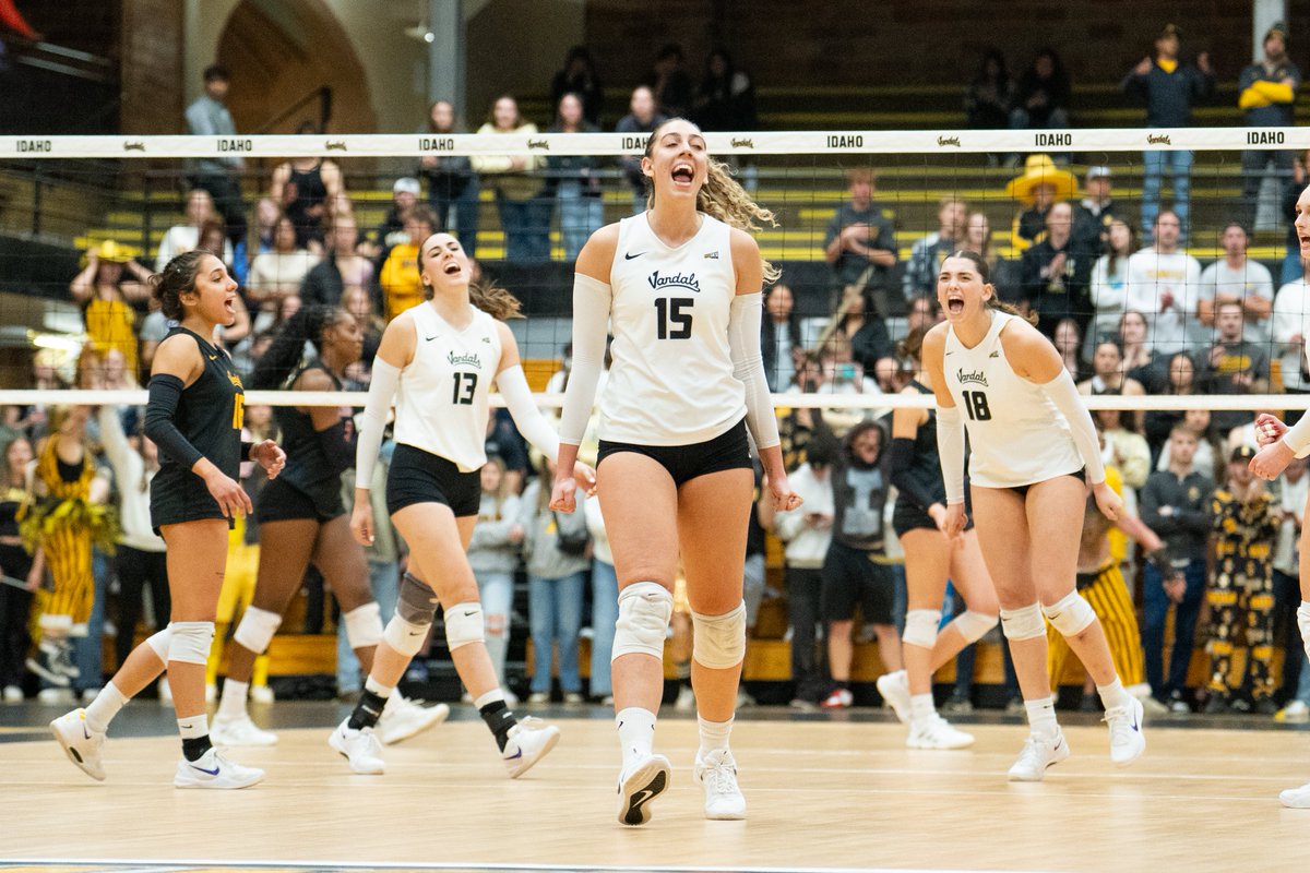 Vandal Spirit Friday 🖤💛

Thankful for the Vandal fans who cheer us on in Memorial Gym! 

Hope to make you proud in the fall ✌

#GoVandals | #VandalFamily