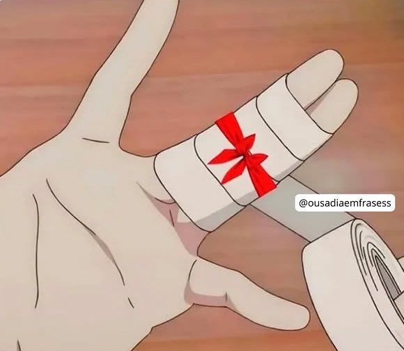 embrulhando o presente de dia dos namorados pra ela