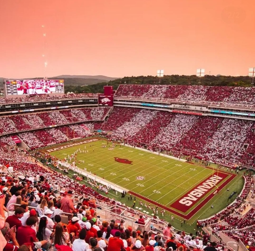jarvo_2_3's tweet image. After an exciting conversation with @RonnieFouch, I'm excited to receive and offer from @RazorbackFB. Special thank you to @CoachBPetrino @CoachSamPittman. @RazorbackMBB I'd love to shoot my shot at dual sport collegiate Athlete. @CoachCalArk. Nothing more than blessed.