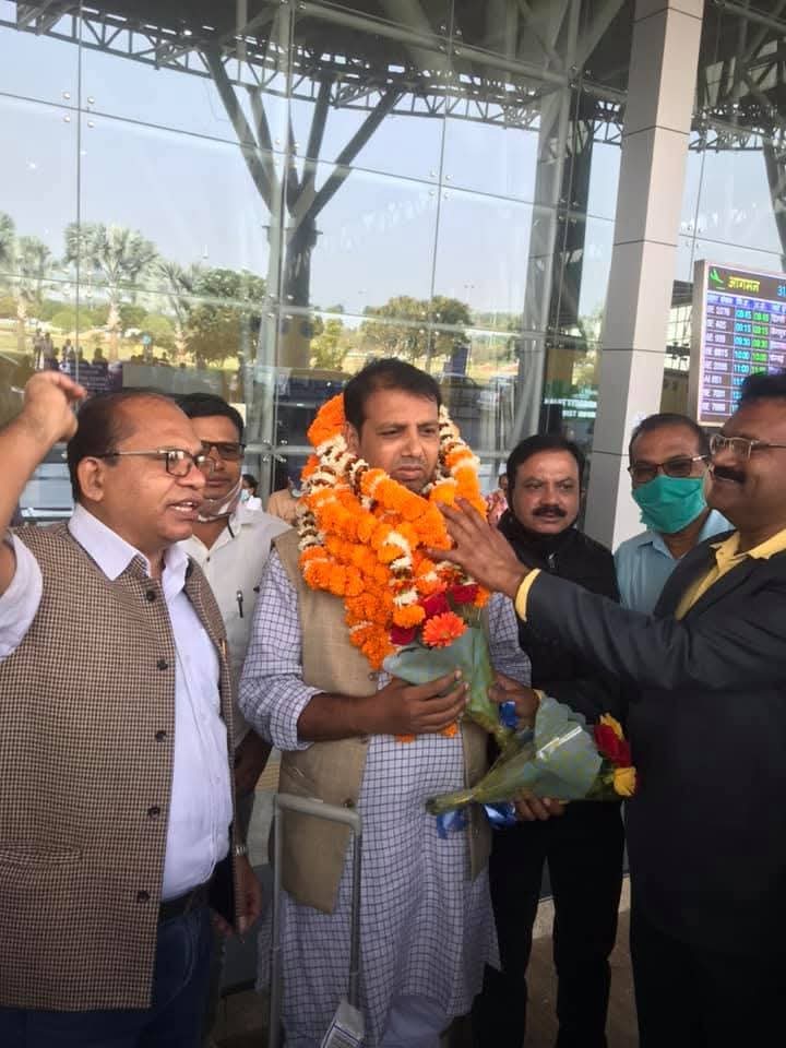 दर्द रिजर्वेशन का नही है, बल्कि नीचे बैठने वाला कुर्सी पर बैठ गया #दर्द इस बात का है।